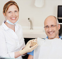 Service d'implant dentaire offert dans nos trais cliniques dentaires sois à Sutton, Cowansville ou Sherbrooke - Offrez-vous des implants dentaires de qualité